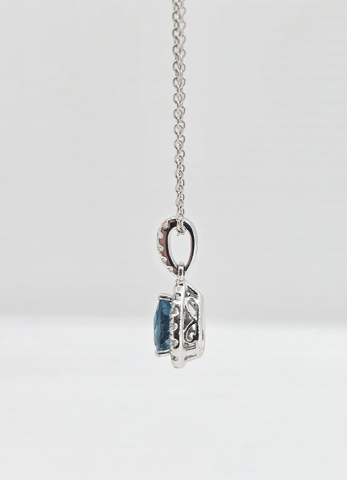 18K gold London blue topaz and diamond necklace, view 3