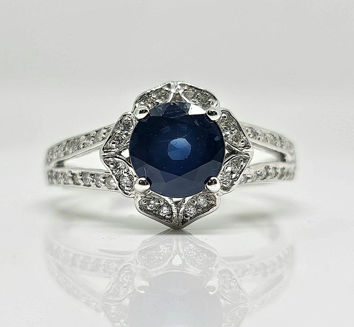 14K white gold sapphire and diamond ring, 1.65 ct