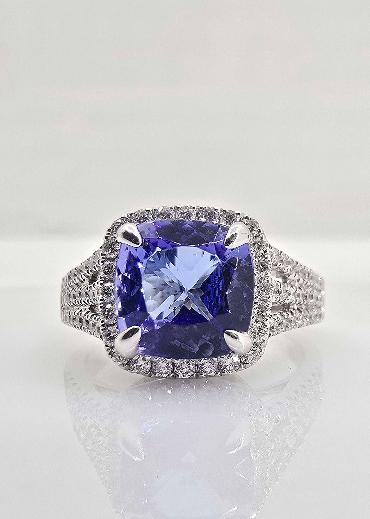 14K gold tanzanite and diamond ring