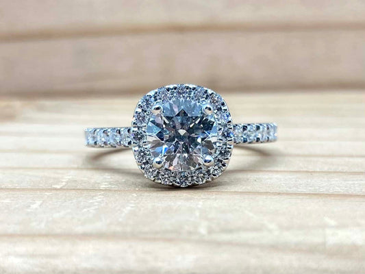 Halo Engagement Rings: The Perfect Blend of Classic and Modern