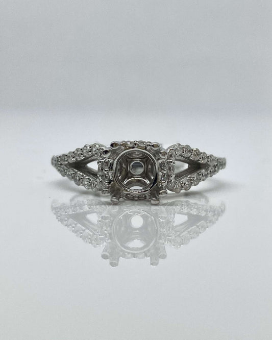 Breaking Tradition: Non-traditional Engagement Ring Ideas for the Modern Couple