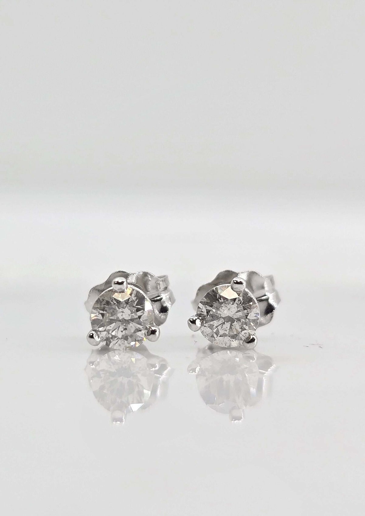 14K gold diamond stud earrings, 0.30 ctw