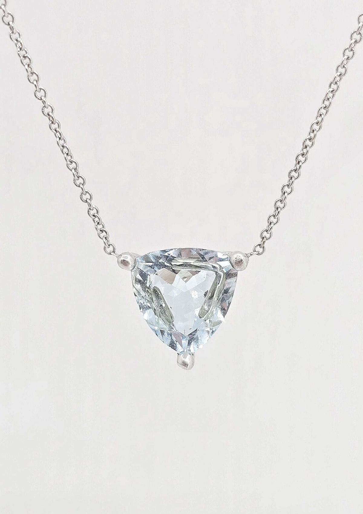 Pre-owned 14K gold aquamarine station necklace