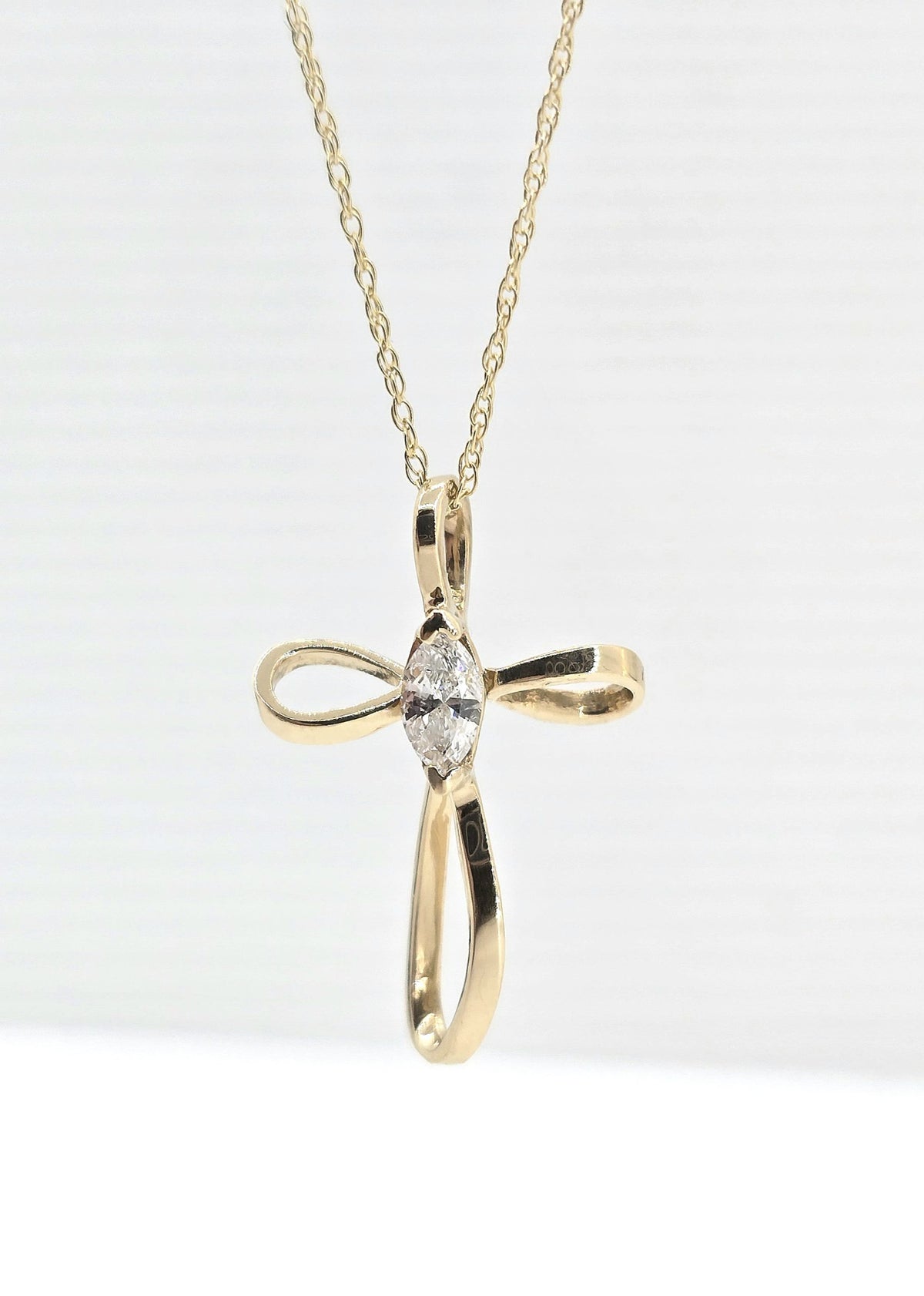 Pre-owned 14K gold diamond freeform cross necklace