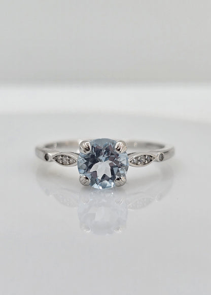 Sterling silver blue topaz ring