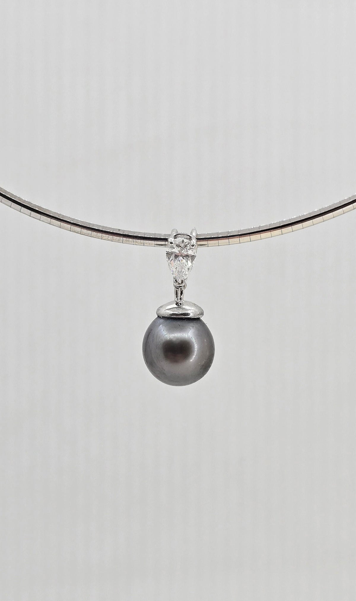 14K gold diamond and Tahitian pearl choker, view 3