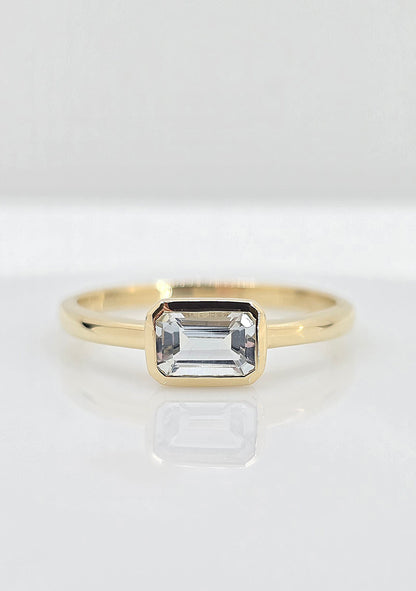 10K gold aquamarine ring