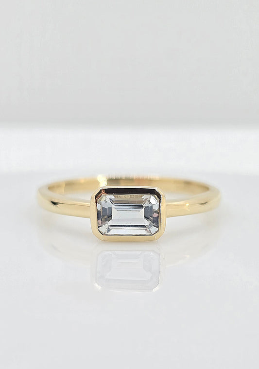 10K gold aquamarine ring