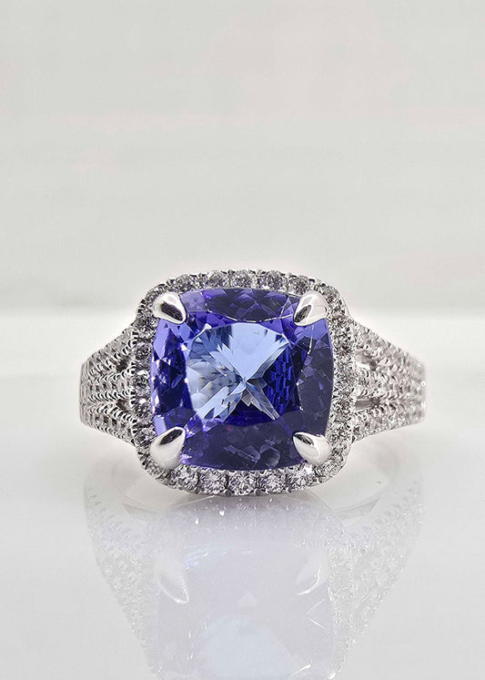 14K gold tanzanite and diamond ring