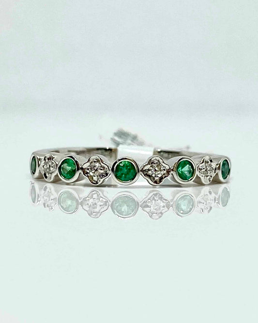 14K white gold emerald and diamond ring