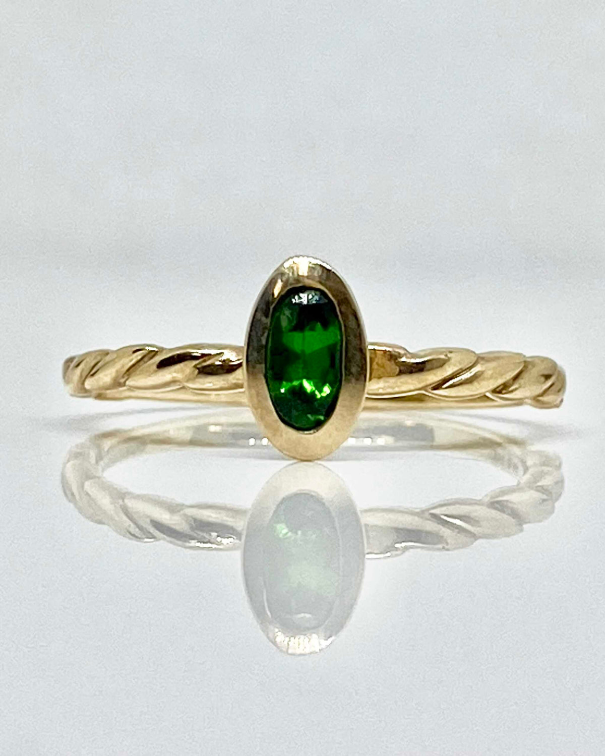 14K yellow gold diopside ring