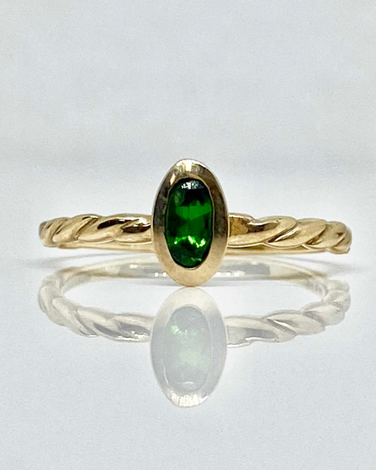 14K yellow gold diopside ring