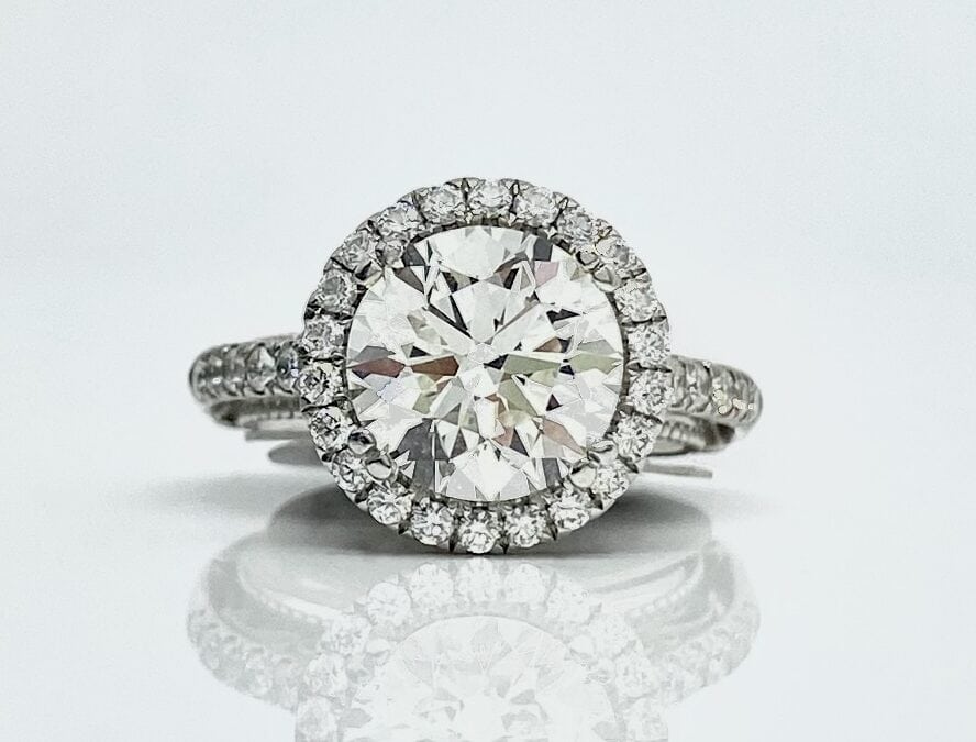 Moissanite vs. Diamond: Which Is the Best Choice for Your Engagement Ring?