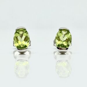 14kw Peridot Stud Earrings