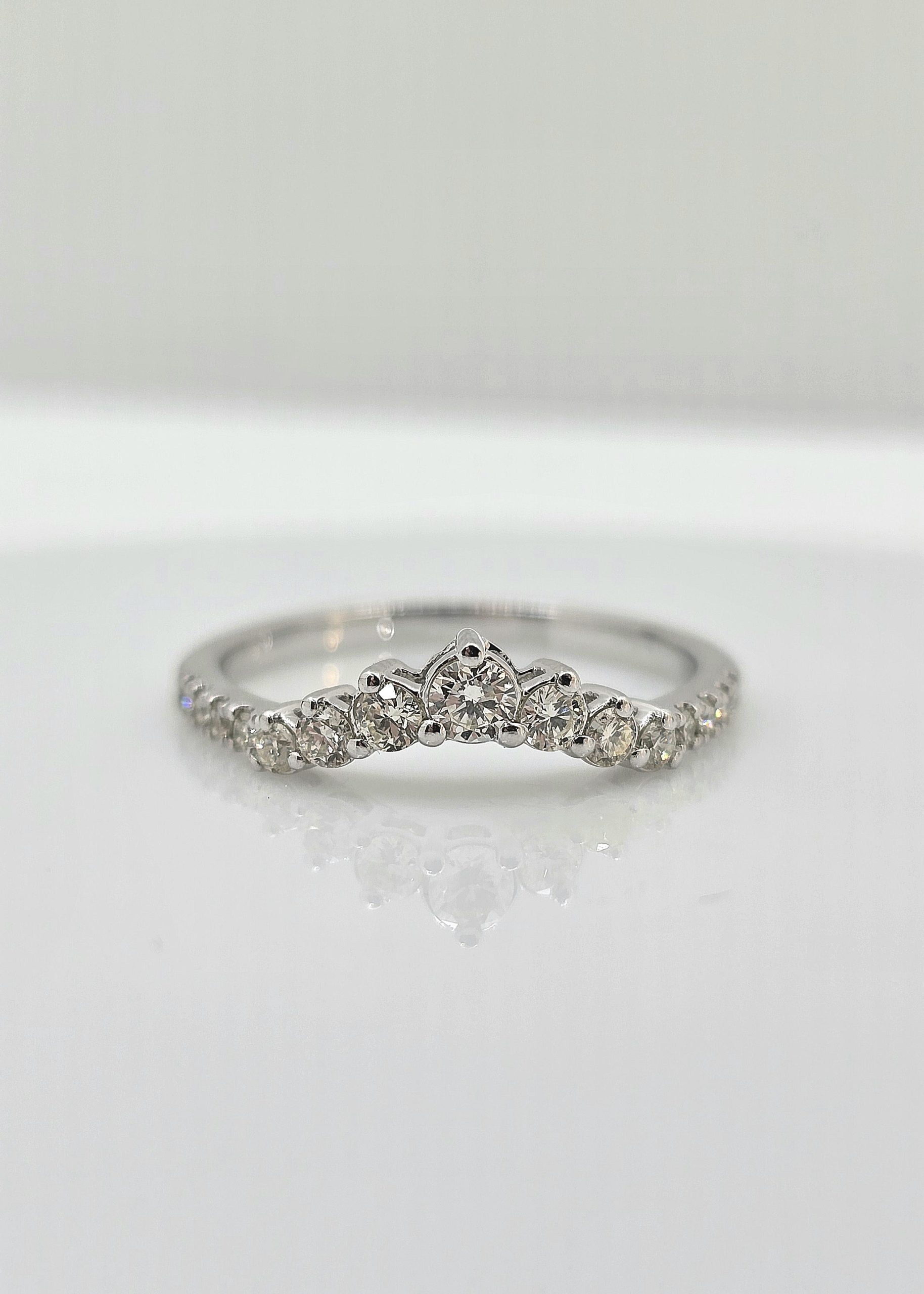 14k .38ctw Diamond Chevron Band